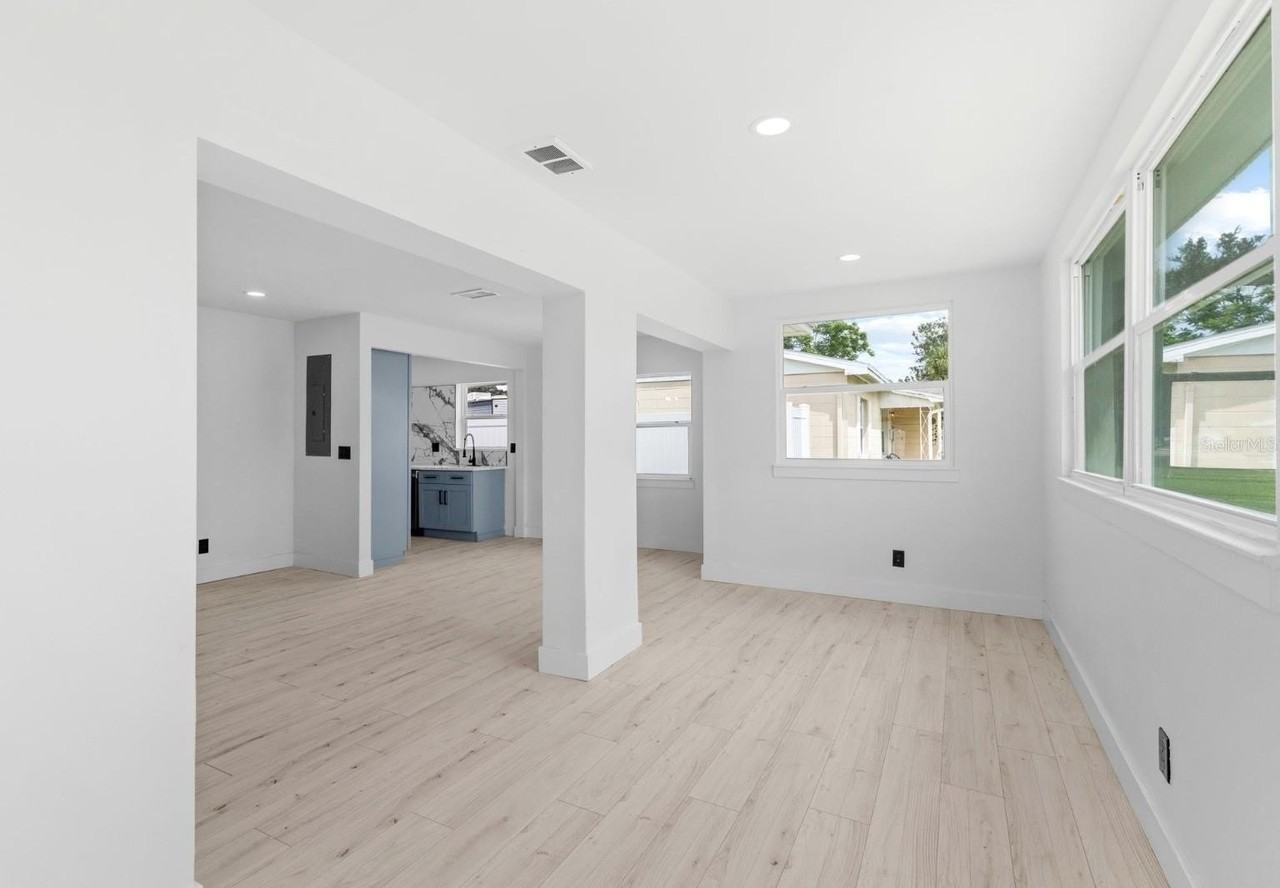 715 40th Avenue Northeast - Photo 4 of 28