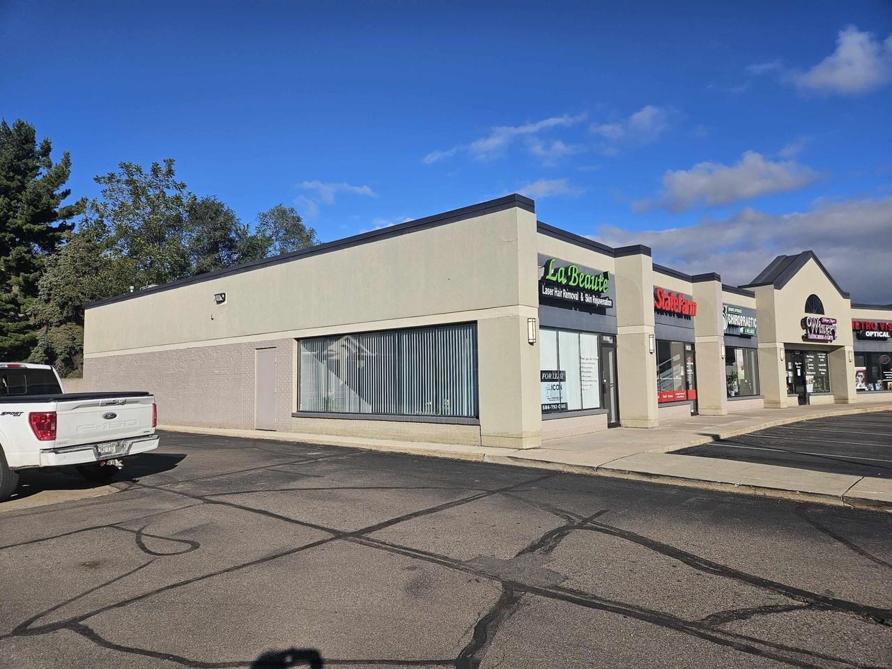 39079 Garfield Rd - Photo 2 of 3