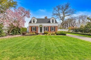 featured image of 373 Great River Rd