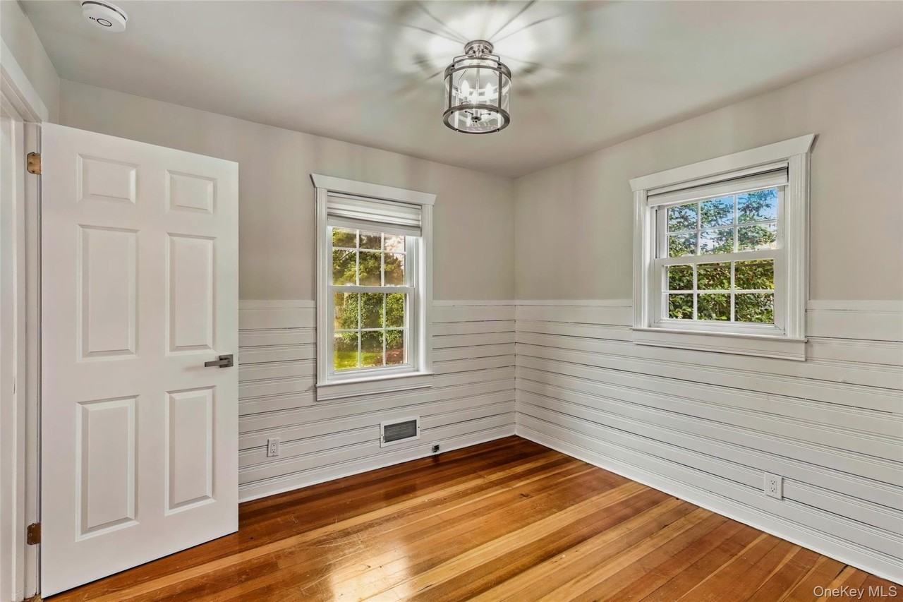 373 Great River Rd - Photo 3 of 19