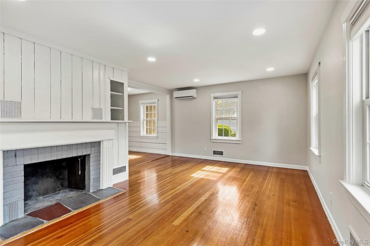 373 Great River Rd - Photo 4 of 19