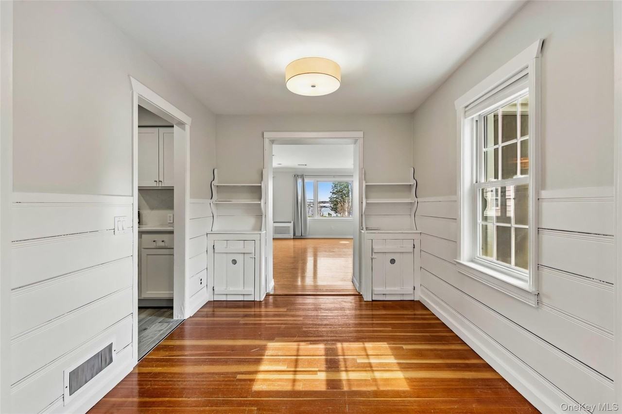 373 Great River Rd - Photo 5 of 19