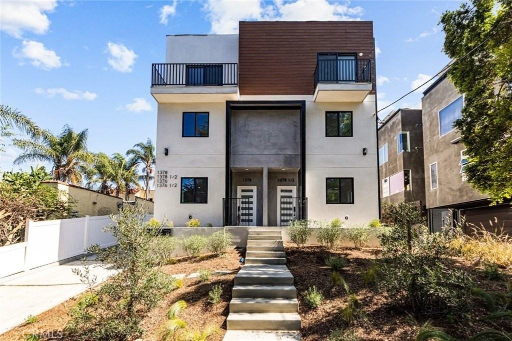 1376 Edgecliffe Drive