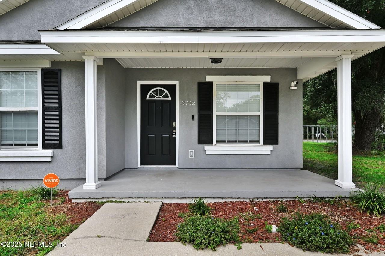 3702 Wood Creek Ln - Photo 4 of 28