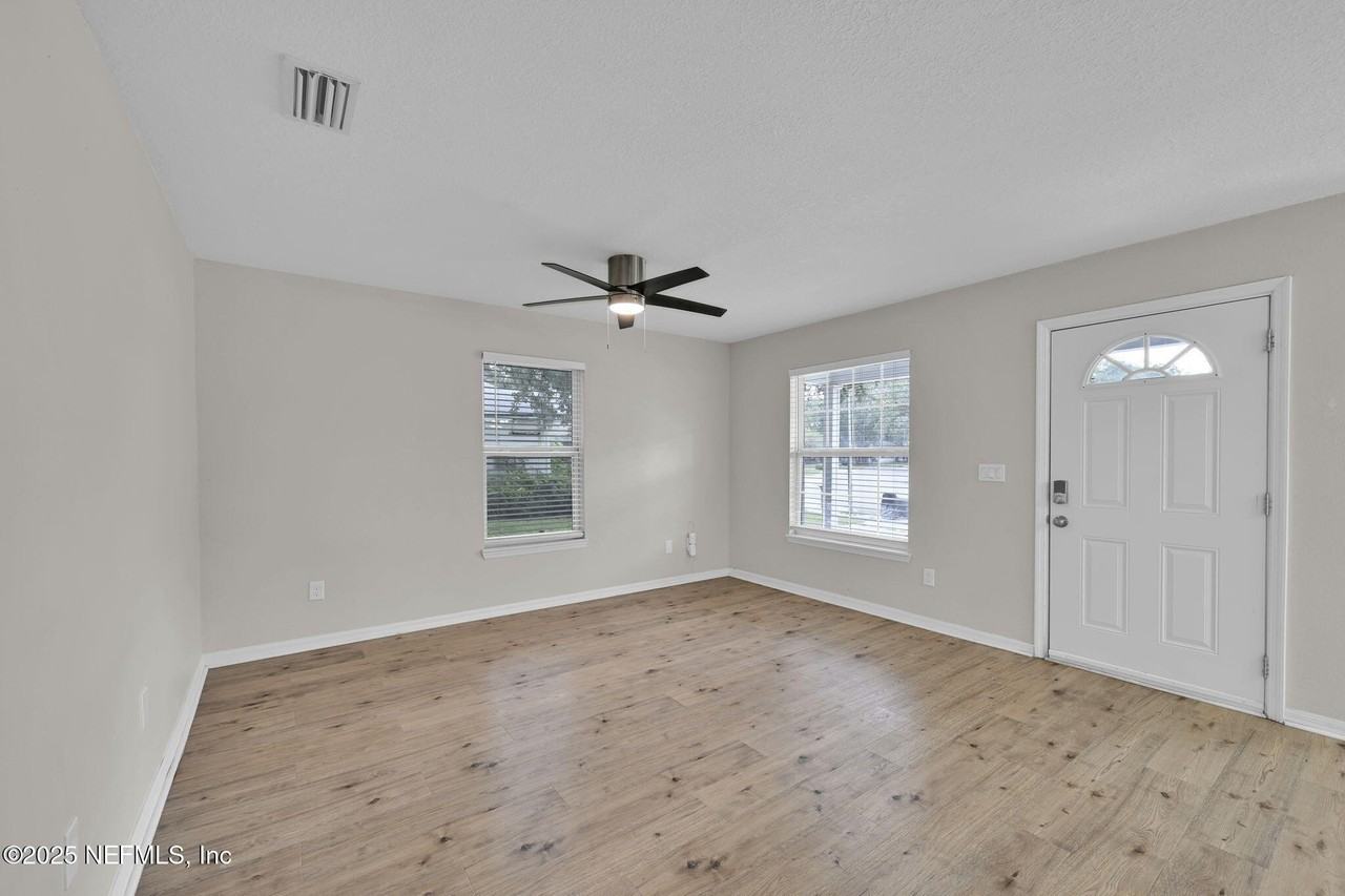 3702 Wood Creek Ln - Photo 6 of 28