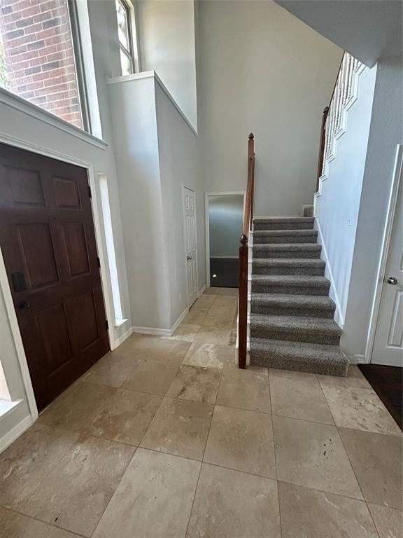 10708 Alexandria Dr - Photo 3 of 15