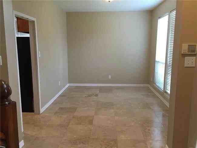 10708 Alexandria Dr - Photo 4 of 15