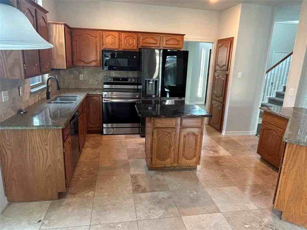 10708 Alexandria Dr - Photo 5 of 15