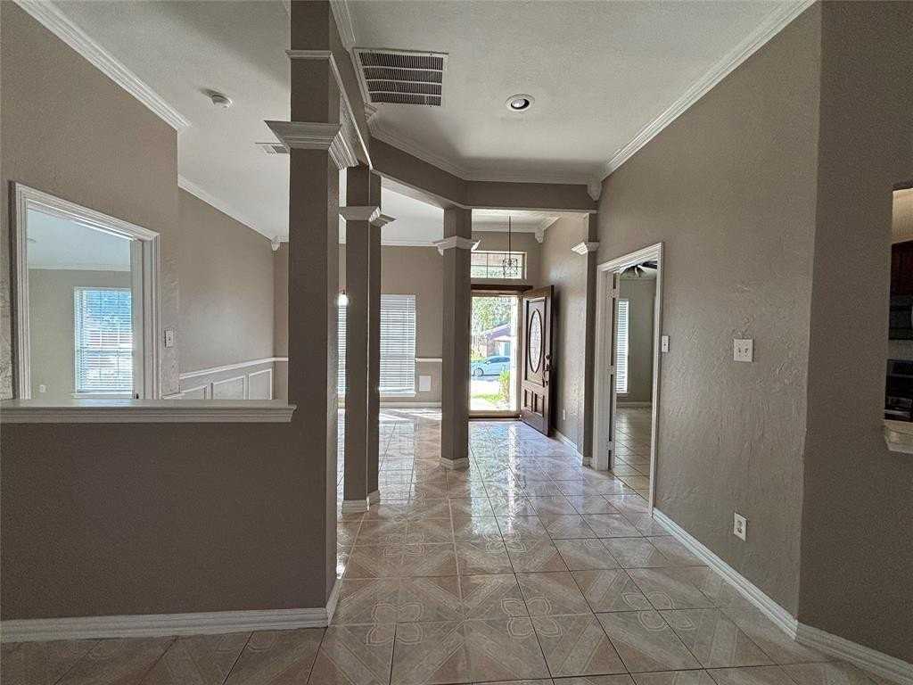 3136 Delaford Dr - Photo 6 of 27