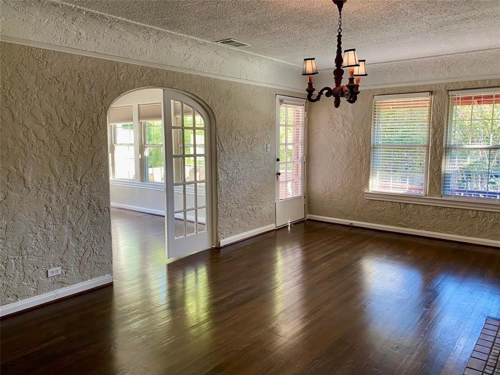 6245 Richmond Ave - Photo 3 of 22