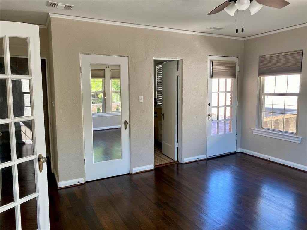 6245 Richmond Ave - Photo 7 of 22