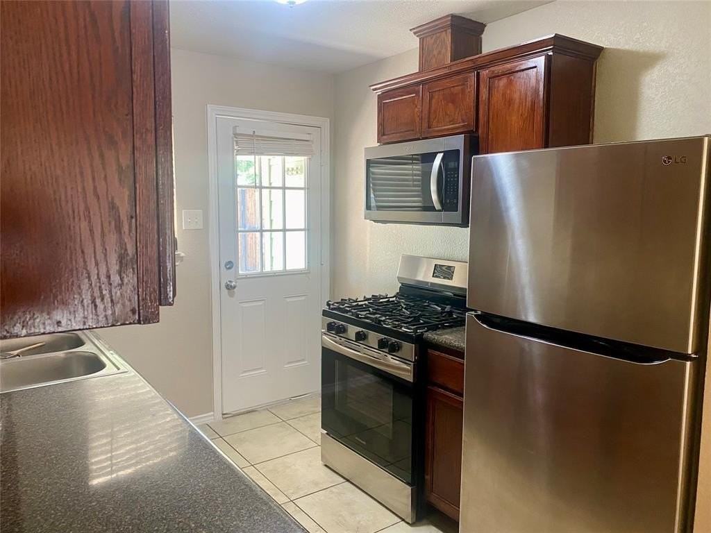 1211 Stone Dr - Photo 3 of 8