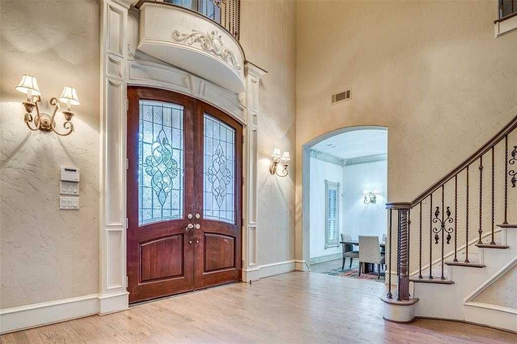 1819 Broken Bend Dr - Photo 3 of 36