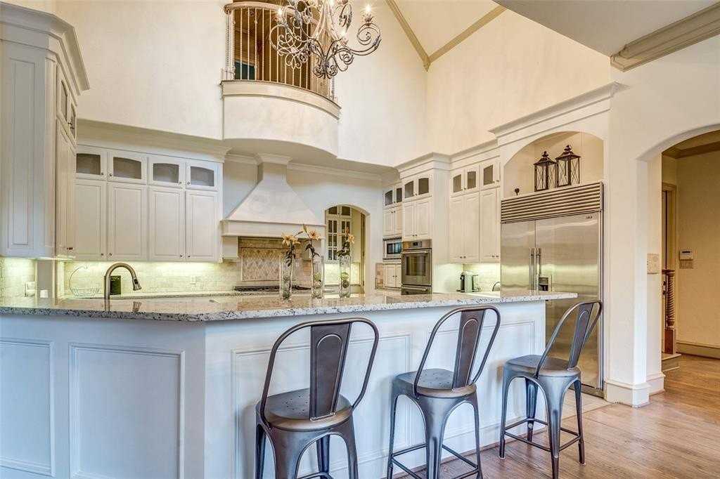 1819 Broken Bend Dr - Photo 5 of 36