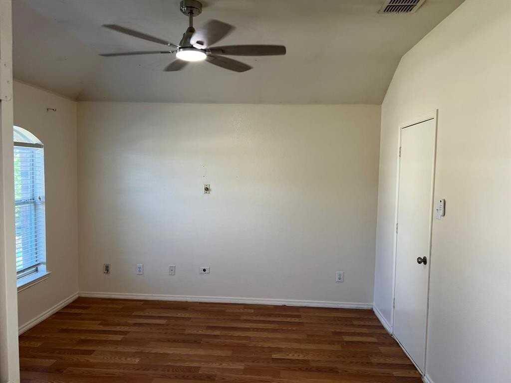 10416 Devin Ln - Photo 5 of 40