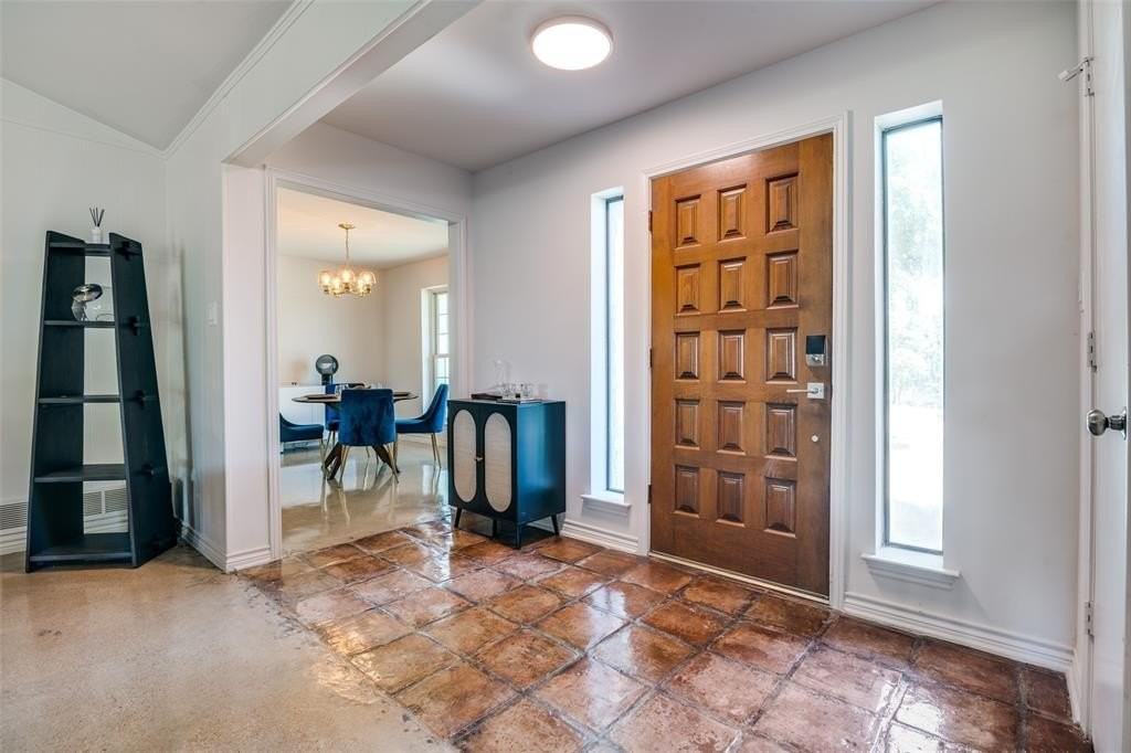 2013 S Lakeshore Dr - Photo 2 of 25