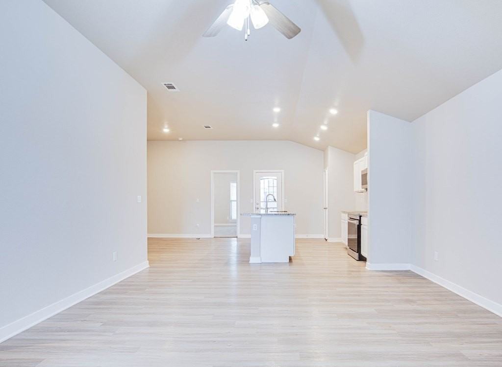 307 Pioneer Cir - Photo 5 of 22