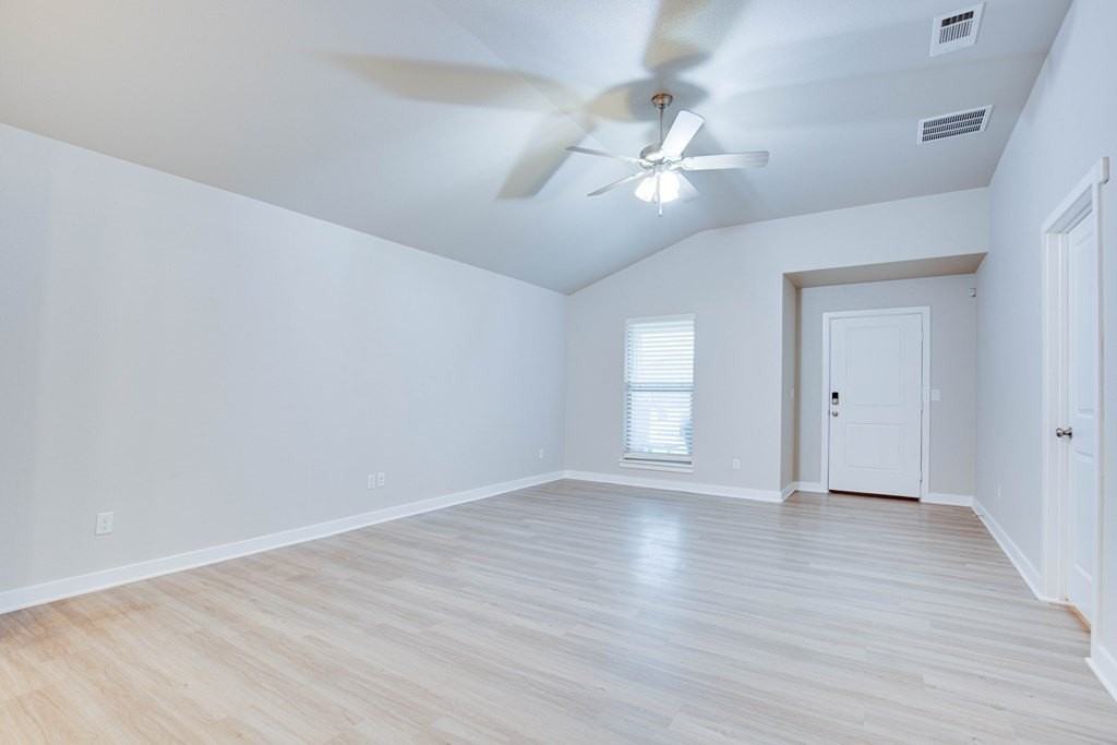 307 Pioneer Cir - Photo 6 of 22