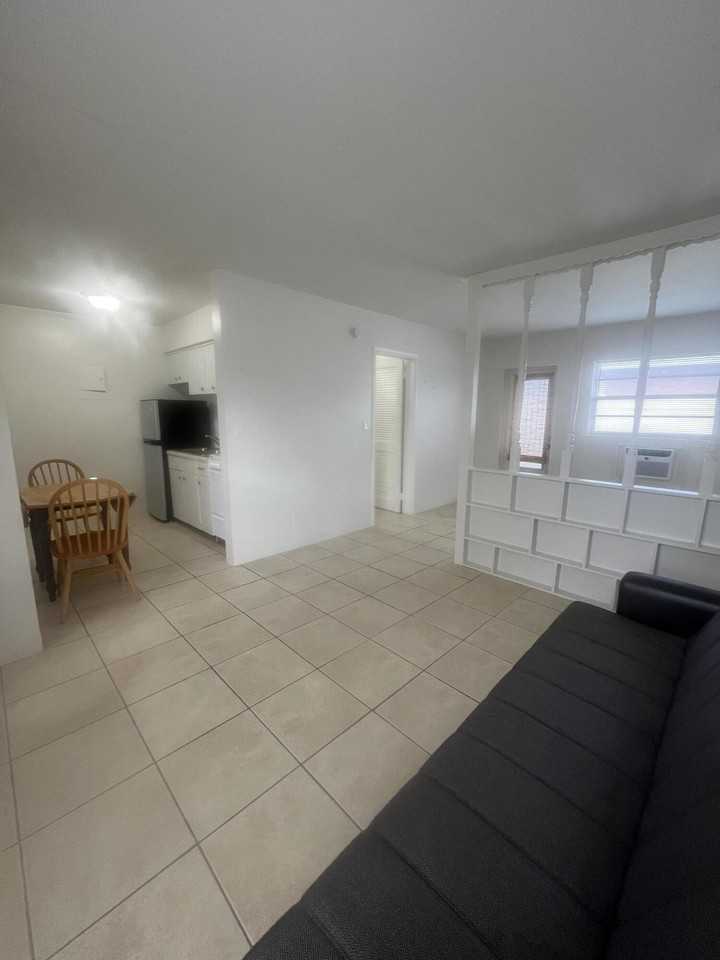 1017 Se 3rd St #5 - Photo 3 of 16