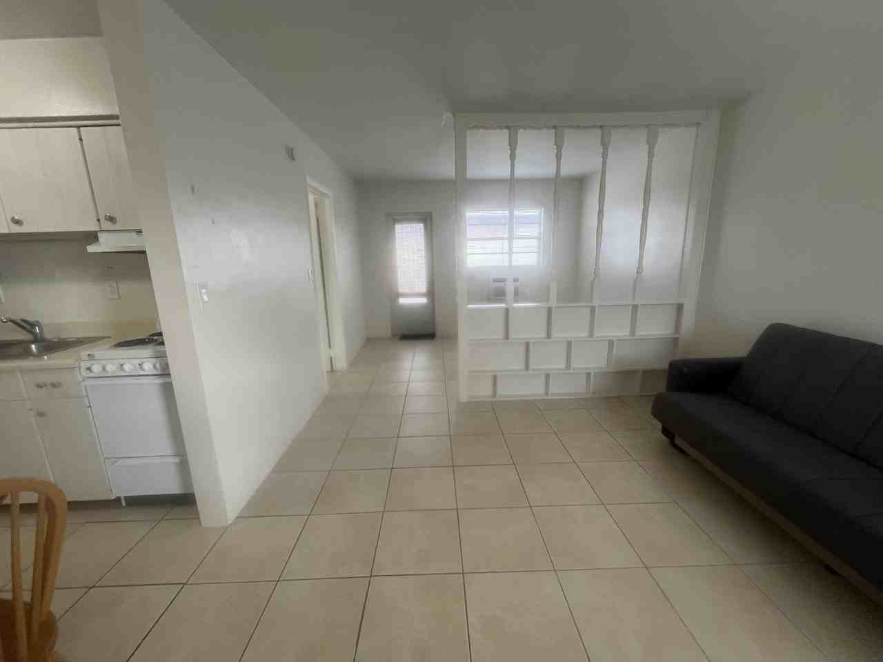 1017 Se 3rd St #5 - Photo 4 of 16