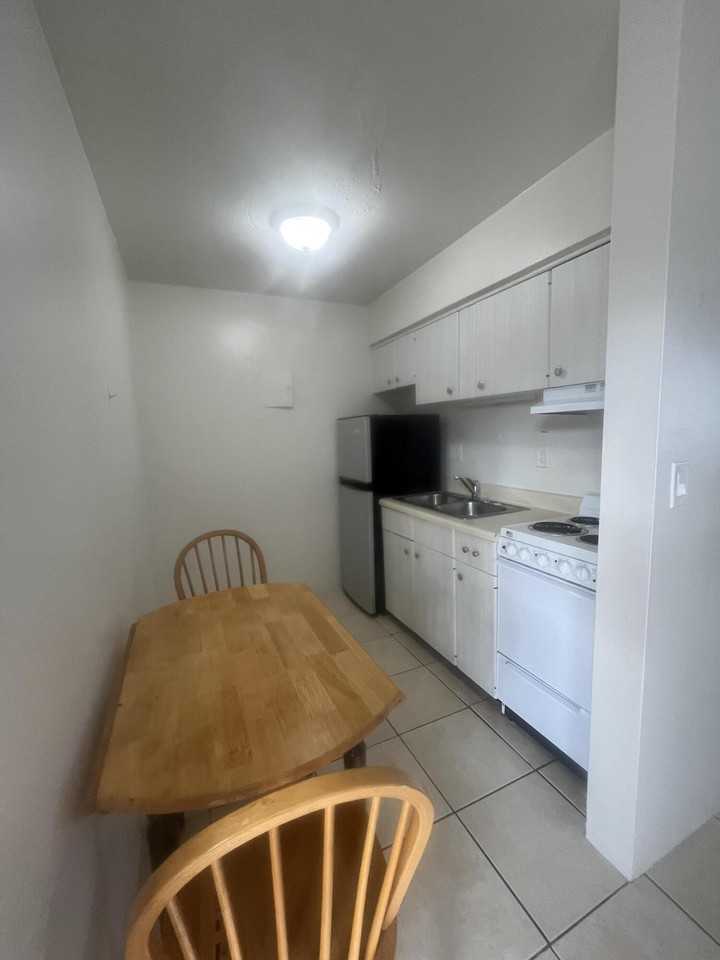 1017 Se 3rd St #5 - Photo 6 of 16