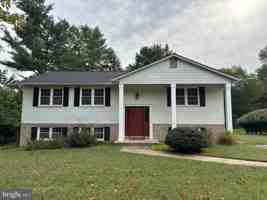 featured image of 10038 Chatelaine Cir