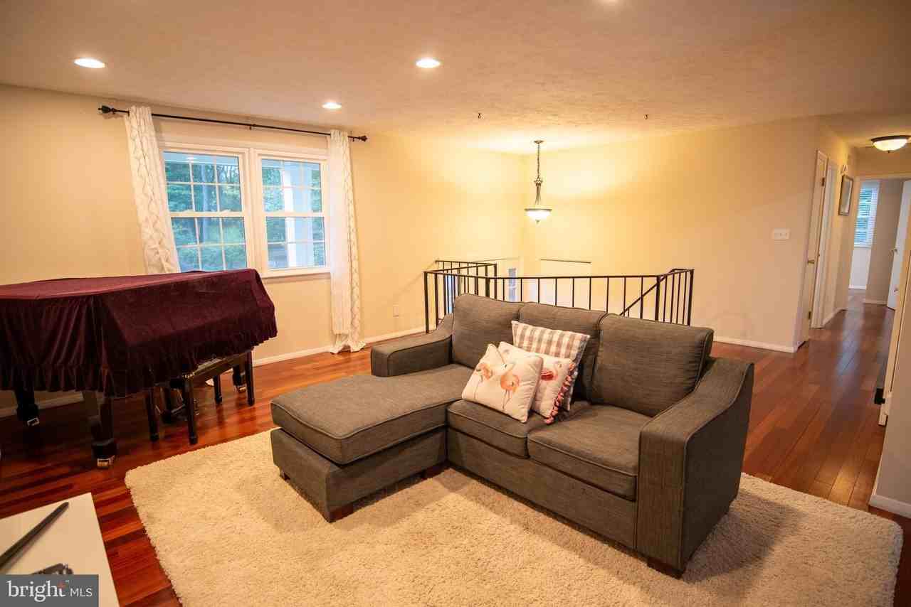 10038 Chatelaine Circle - Photo 5 of 38