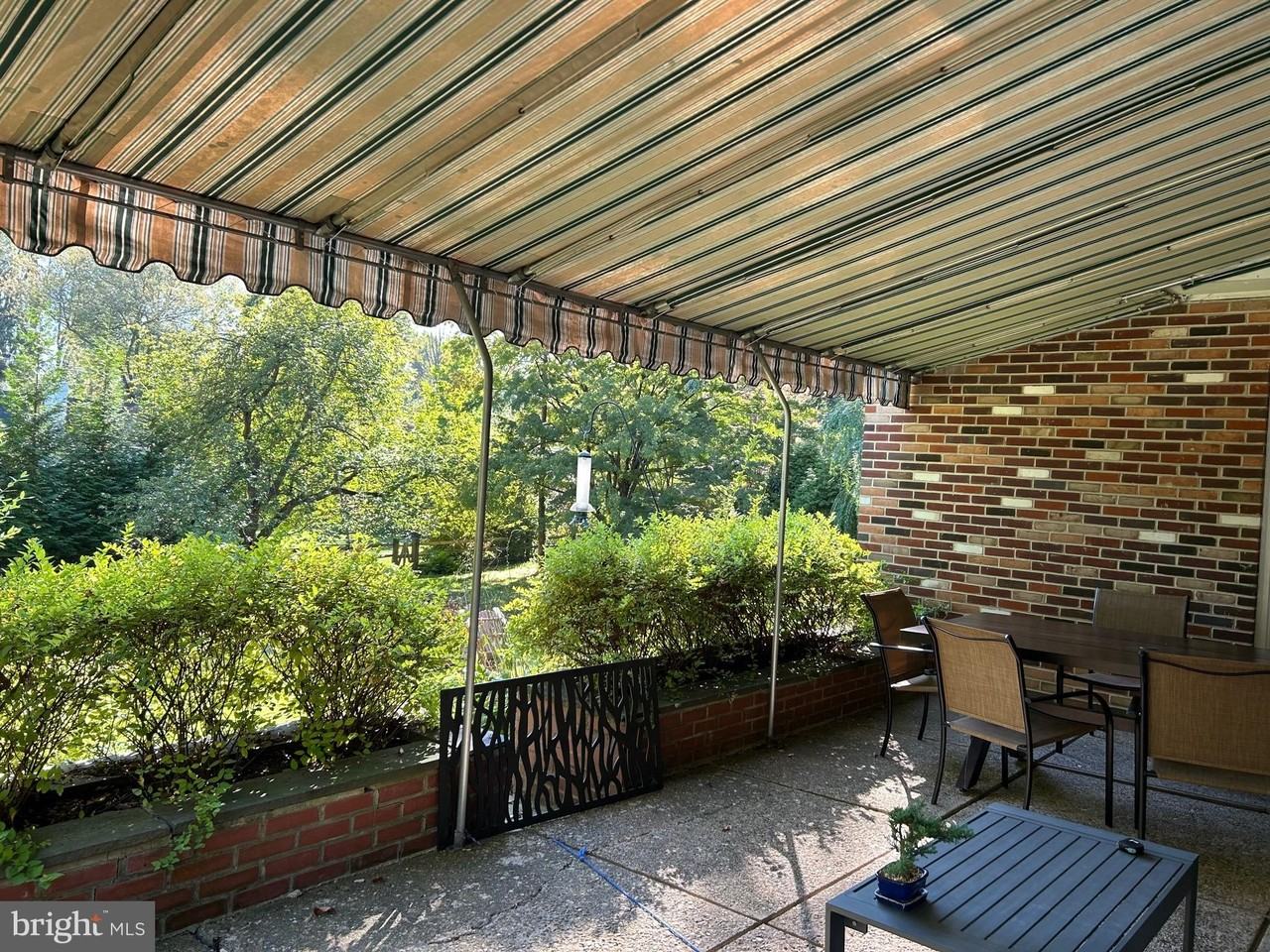 1012 Morris Ave - Photo 4 of 26