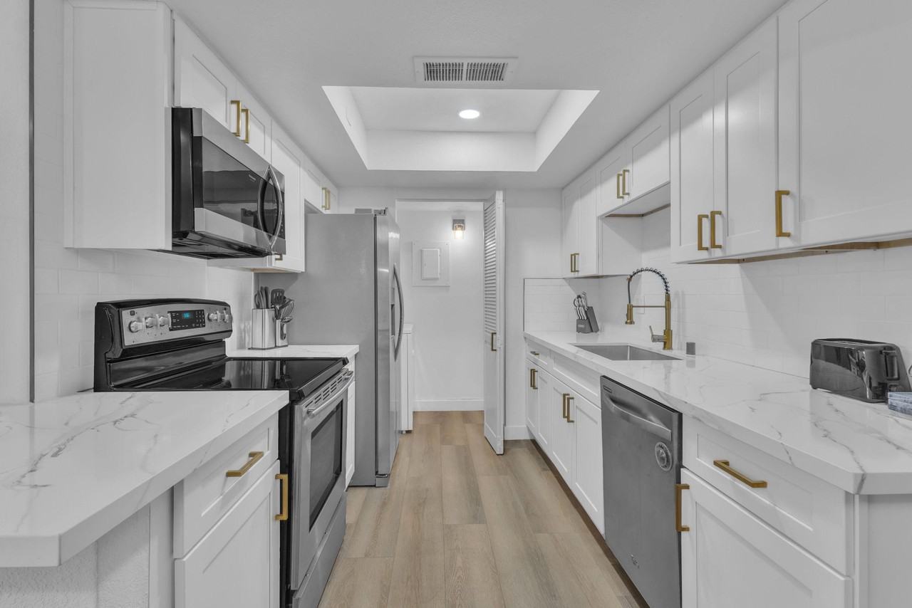 W Maryland Ave - Photo 6 of 8