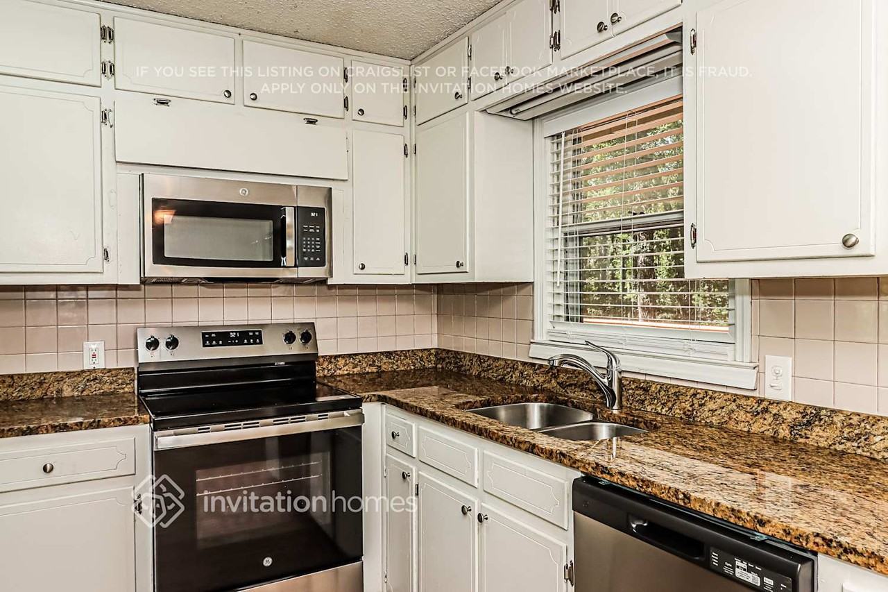 2481 W Bridge Pl Ne - Photo 7 of 17