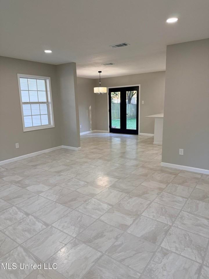 2714 Clairmont Ave - Photo 4 of 23