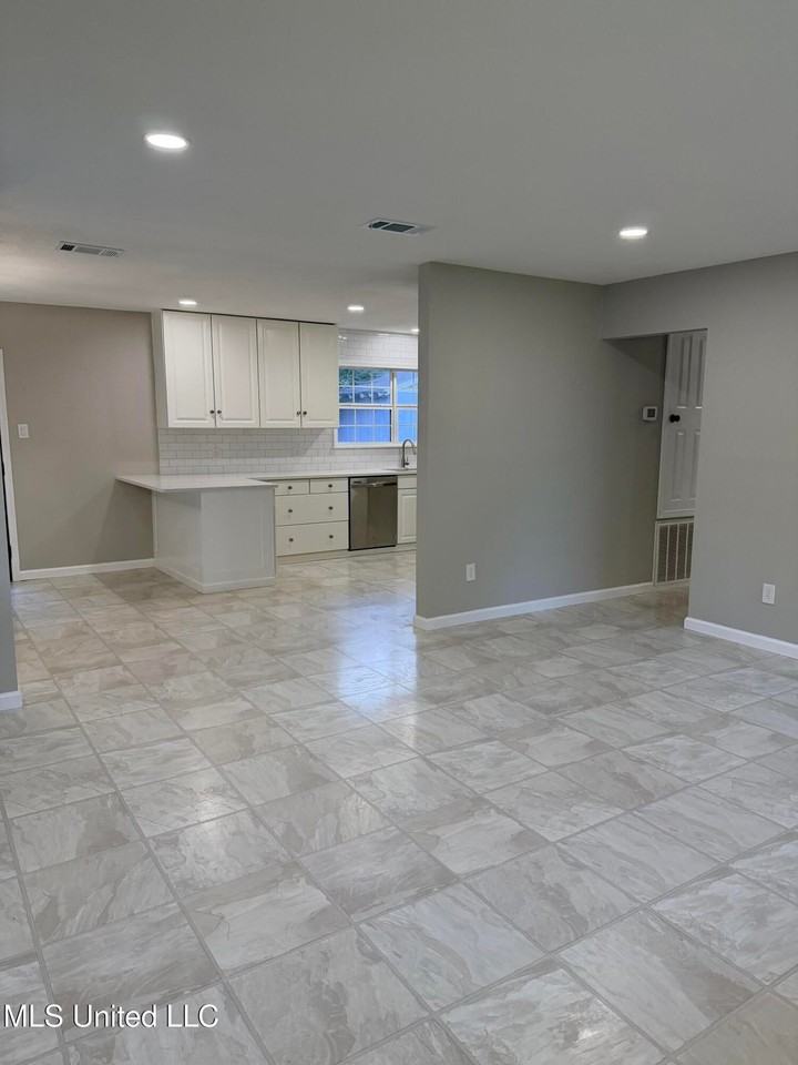 2714 Clairmont Ave - Photo 6 of 23