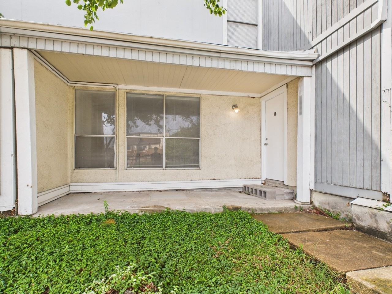 781 Country Place Dr