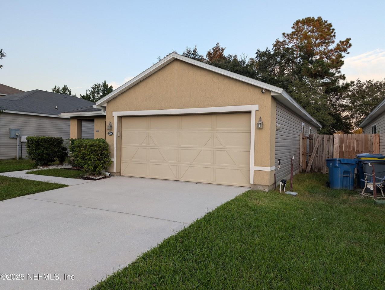 12106 Alexandra Dr - Photo 2 of 30