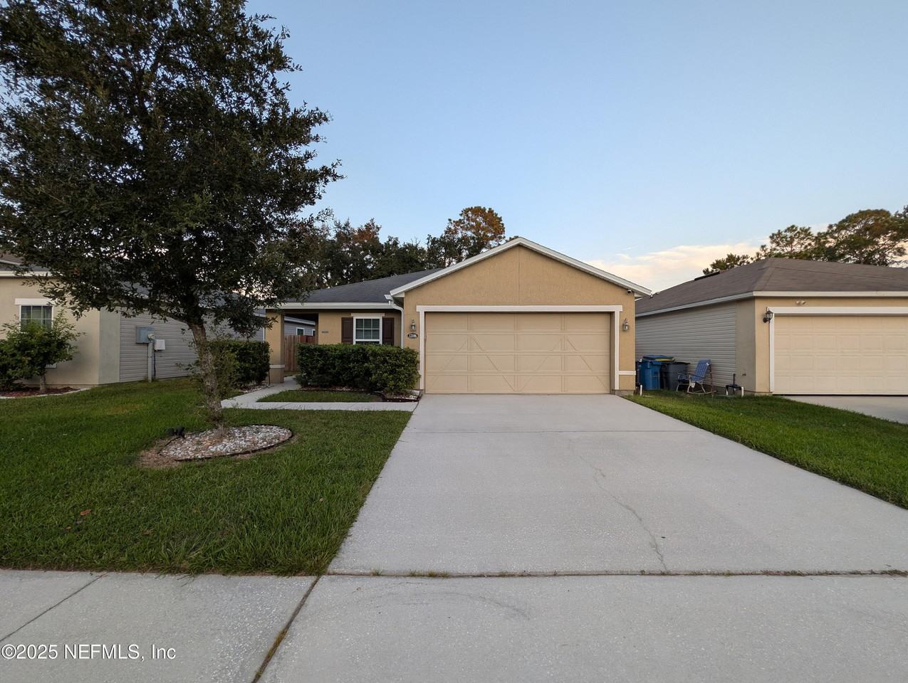 12106 Alexandra Dr - Photo 4 of 30