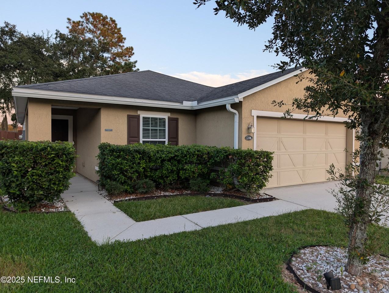 12106 Alexandra Dr - Photo 5 of 30