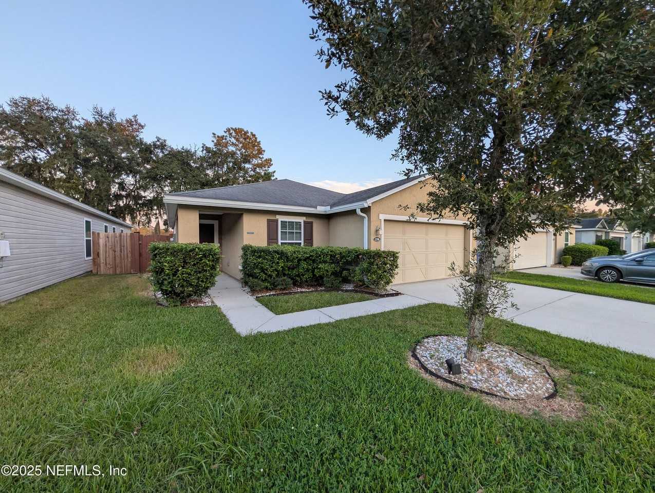 12106 Alexandra Dr - Photo 6 of 30