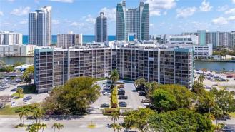 400 Leslie Dr - Photo 1 of 1