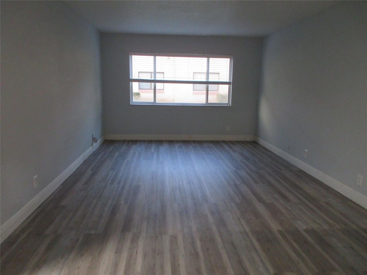 11444 Nw 42nd St - Photo 2 of 12