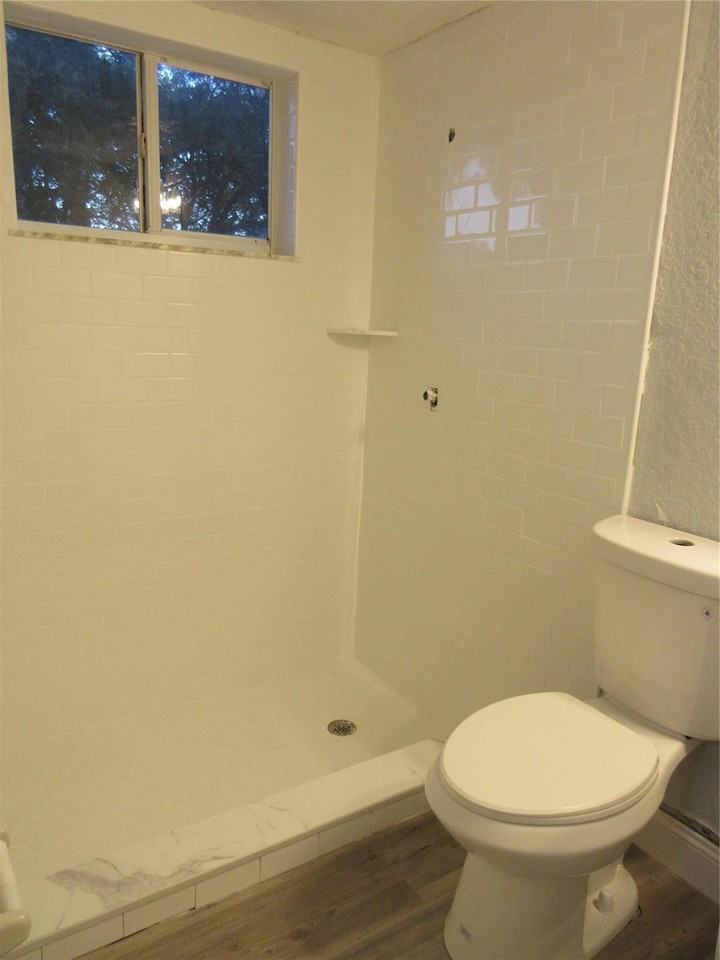 11444 Nw 42nd St - Photo 6 of 12