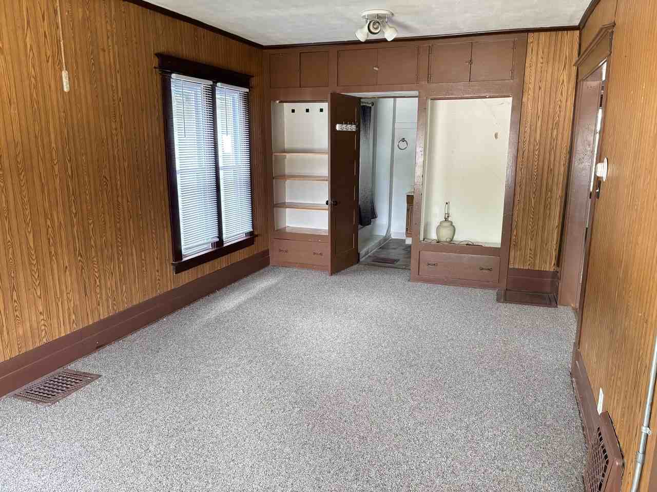 112 Harrison St - Photo 2 of 10