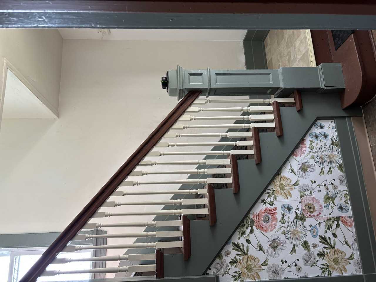 112 Harrison St - Photo 3 of 10