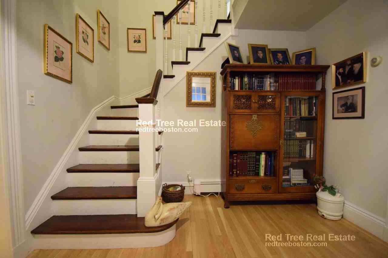 25 Wade St - Photo 3 of 30