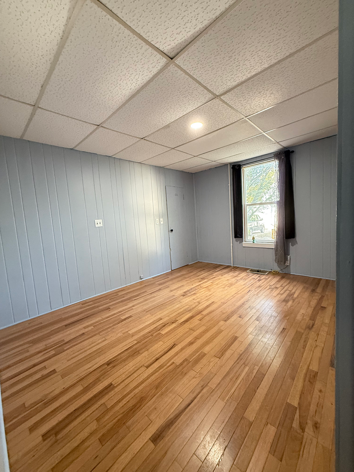 1122 3rd St - Photo 3 of 14