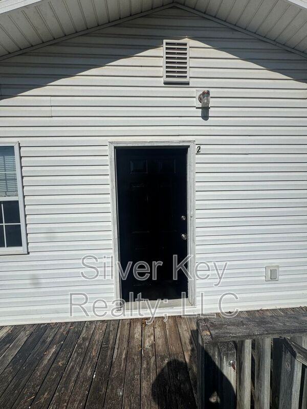 702 Eastanallee Ave #2 - Photo 4 of 19