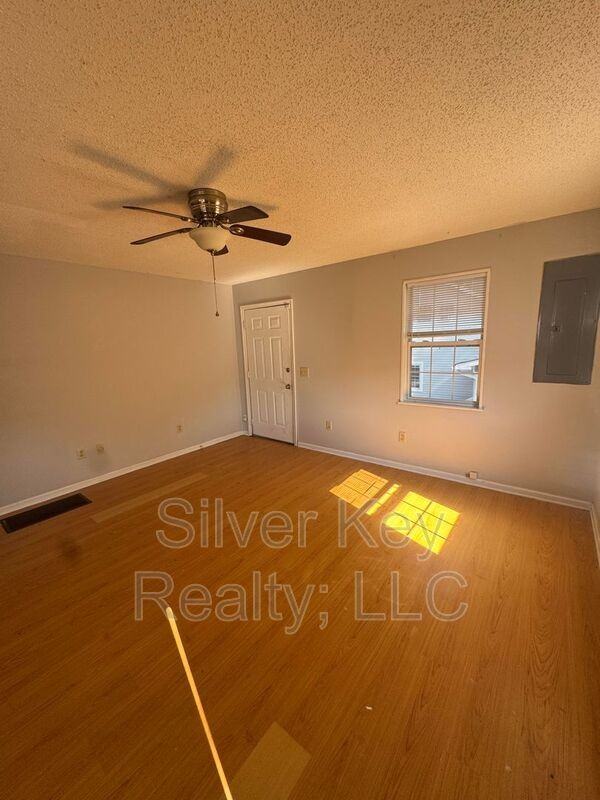 702 Eastanallee Ave #2 - Photo 7 of 19