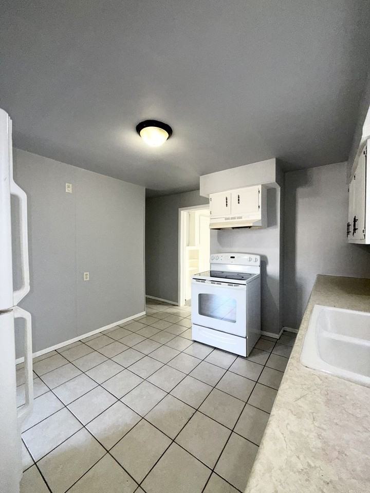 1409 18th Avenue - Photo 3 of 17