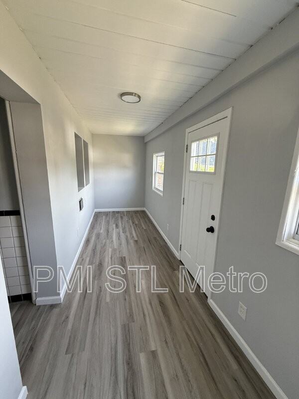 4952 Oleatha Ave #4954 - Photo 6 of 7