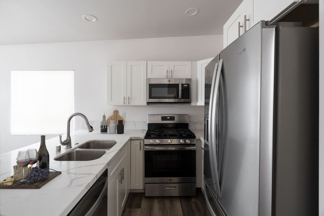 5290 Manhasset Dr - Photo 5 of 16