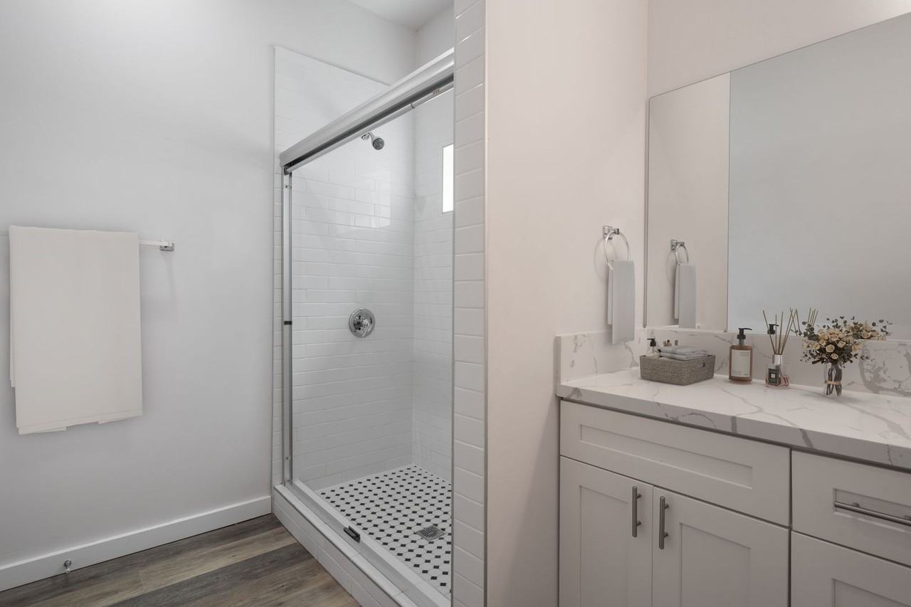 5290 Manhasset Dr - Photo 6 of 16